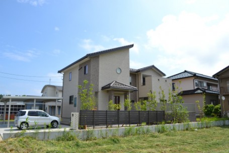 外観。外庭と中庭